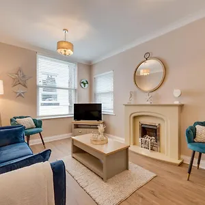  Holiday home Ellerby Lane House